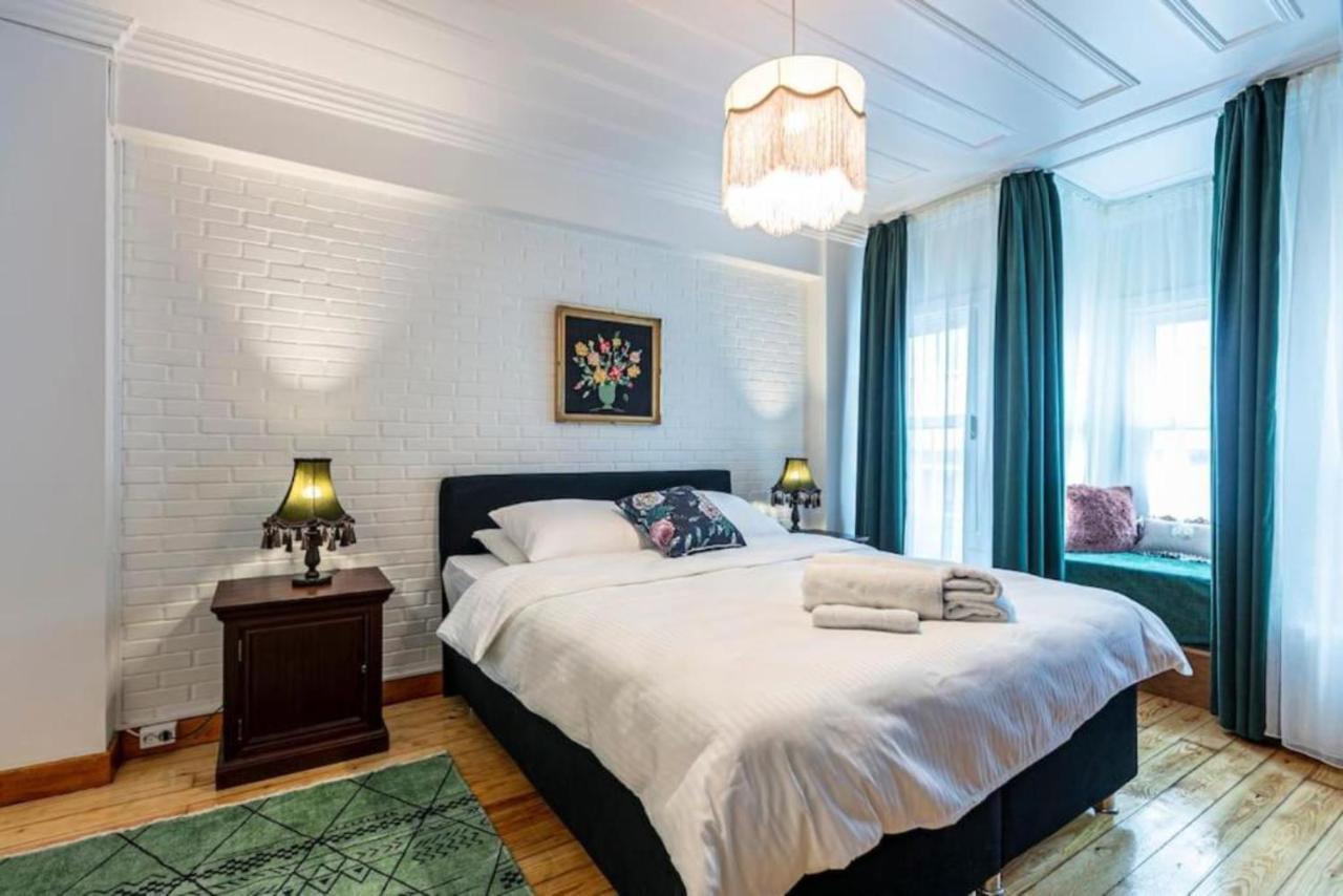 Historical 4-br Steps From Besiktas Stadium & Bosphorus Views - Prime Nisantasi Location! איסטמבול