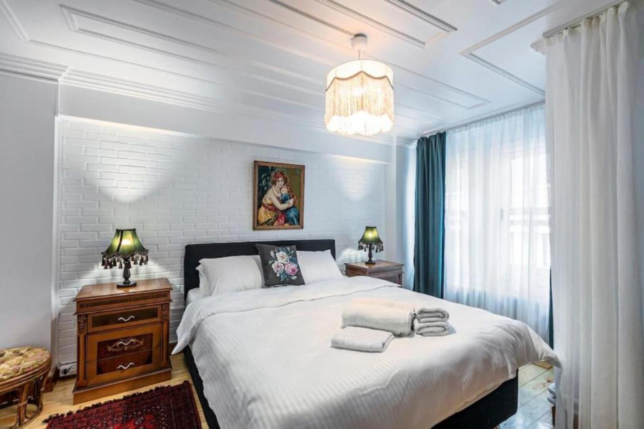 Historical 4-br Steps From Besiktas Stadium & Bosphorus Views - Prime Nisantasi Location! איסטמבול