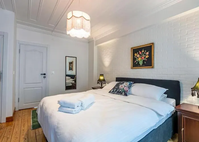 Historical 4-Br Home Steps From Besiktas Stadium & Bosphorus Views - Prime Nisantasi Location!