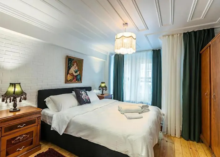 Historical 4-Br Home Steps From Besiktas Stadium & Bosphorus Views - Prime Nisantasi Location!