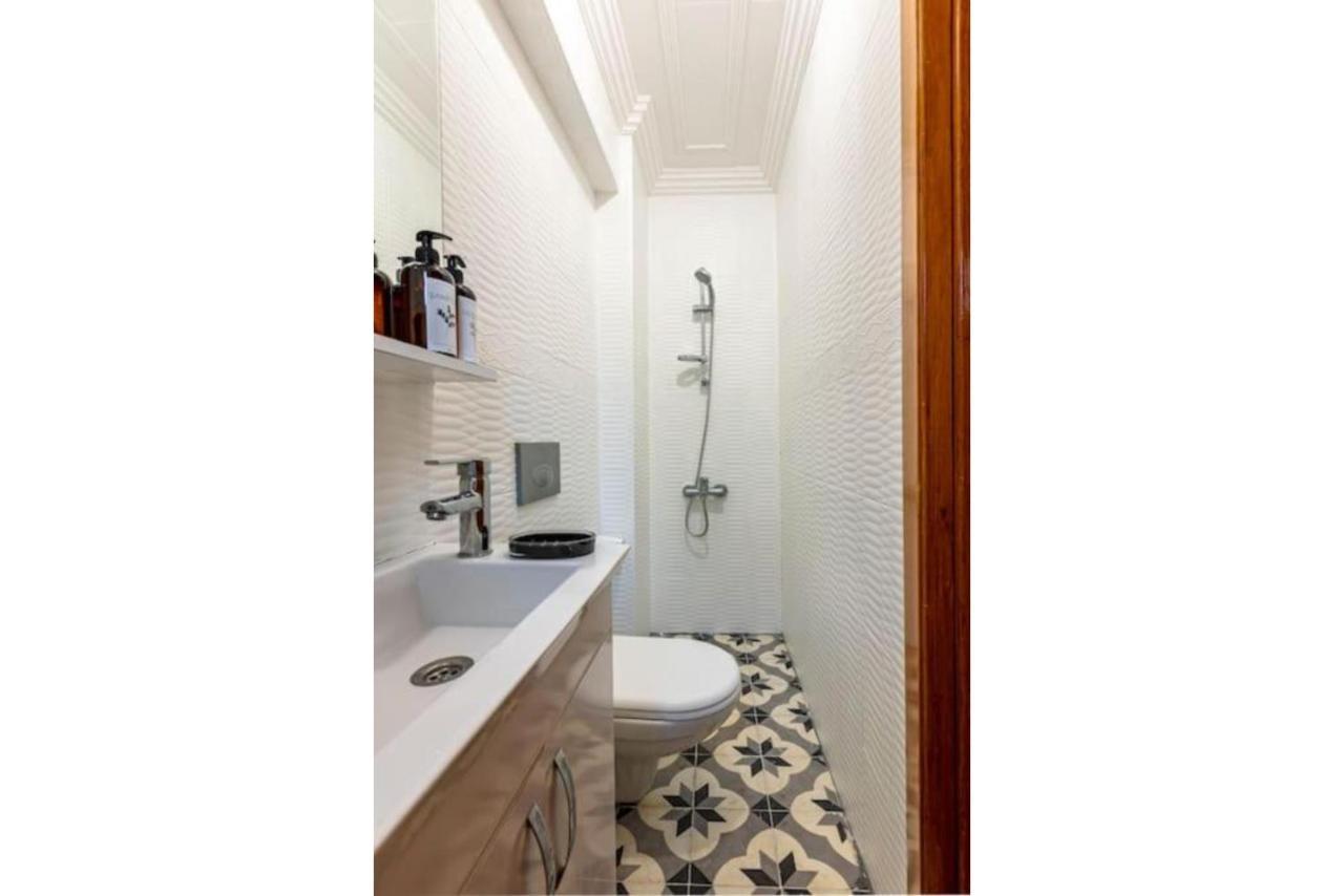 Apartament Historical 4-br Steps From Besiktas Stadium & Bosphorus Views - Prime Nisantasi Location!