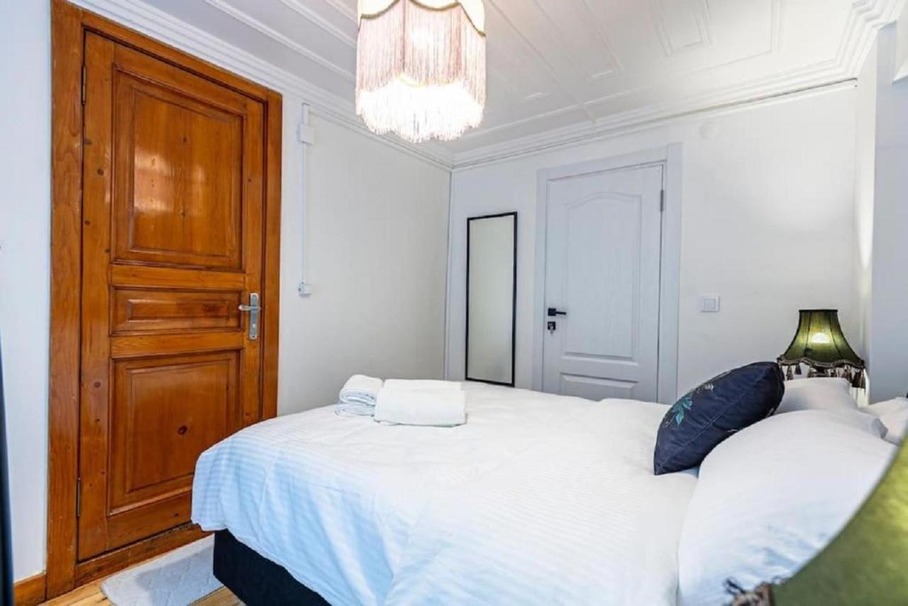 Historical 4-br Steps From Besiktas Stadium & Bosphorus Views - Prime Nisantasi Location! Apartament *