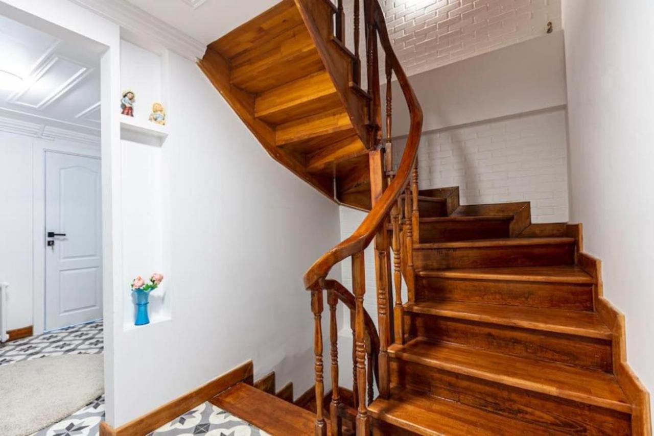 Historical 4-br Steps From Besiktas Stadium & Bosphorus Views - Prime Nisantasi Location! Apartament Istanbul