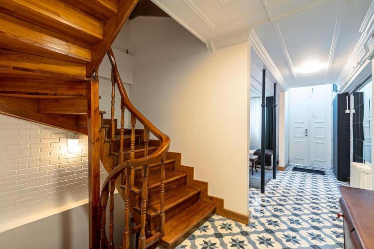 Historical 4-br Steps From Besiktas Stadium & Bosphorus Views - Prime Nisantasi Location! Apartament