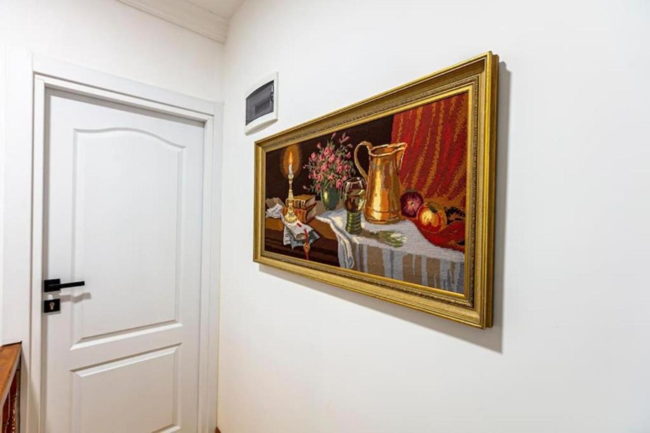 Historical 4-br Steps From Besiktas Stadium & Bosphorus Views - Prime Nisantasi Location! Apartament Istanbul