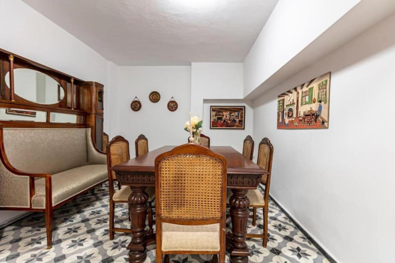 Apartament Historical 4-br Steps From Besiktas Stadium & Bosphorus Views - Prime Nisantasi Location! Istanbul