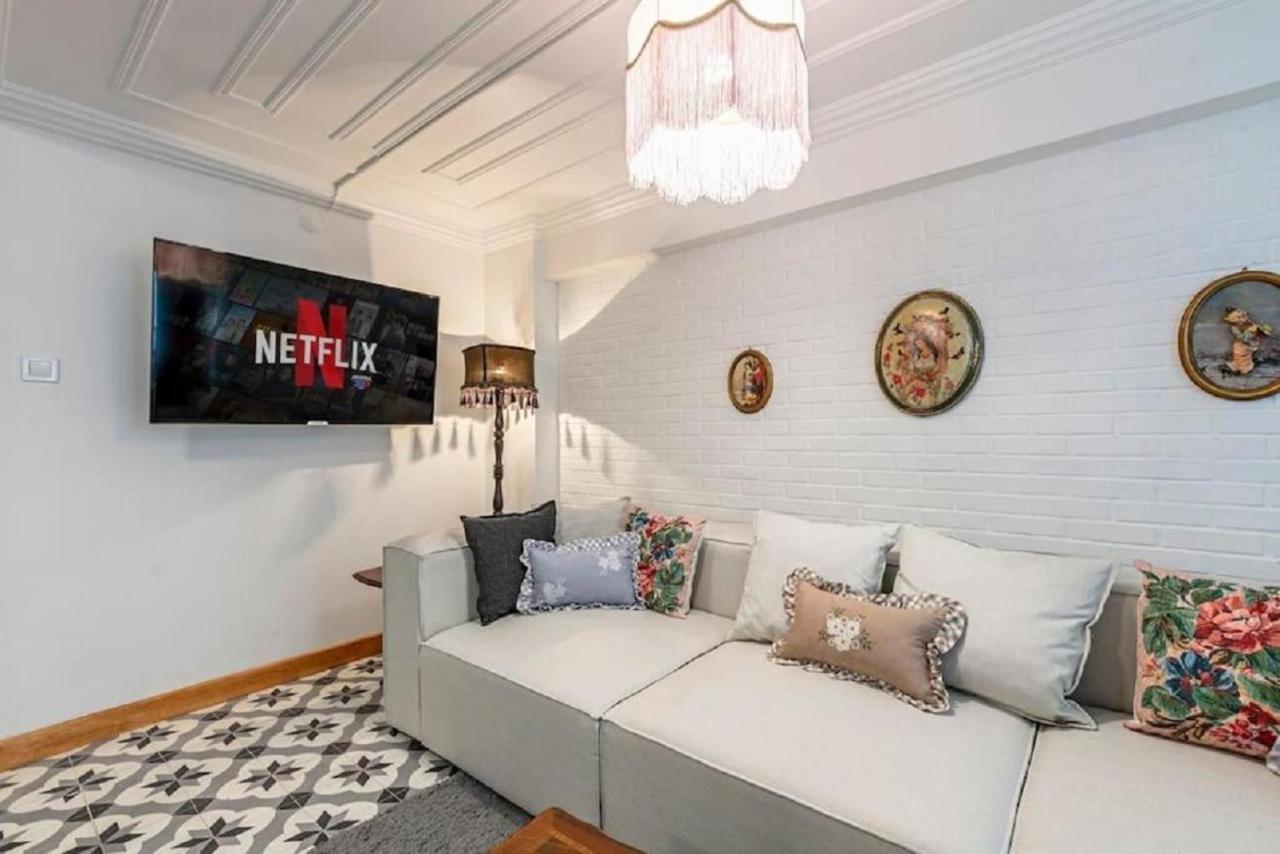 Historical 4-br Steps From Besiktas Stadium & Bosphorus Views - Prime Nisantasi Location! Apartament