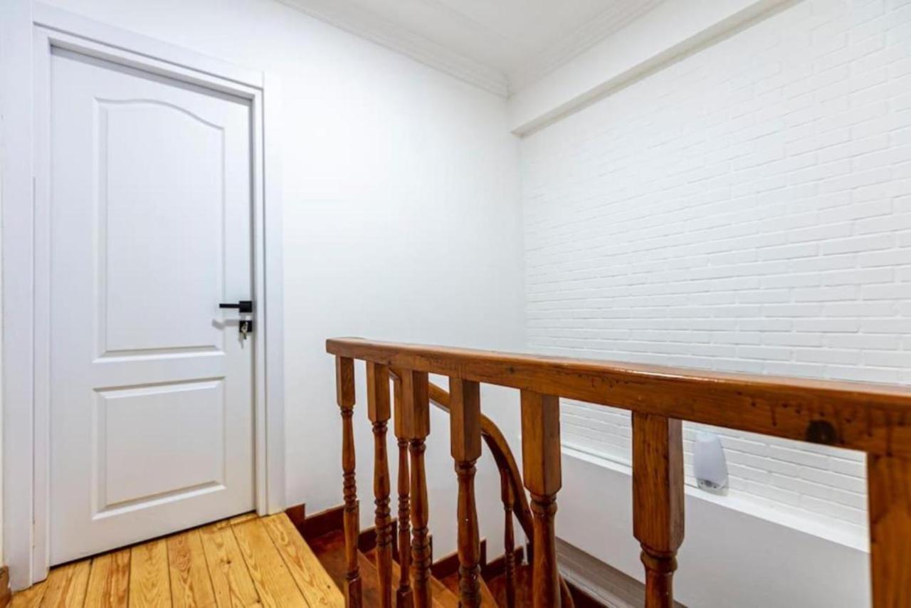Historical 4-br Steps From Besiktas Stadium & Bosphorus Views - Prime Nisantasi Location! Apartament *