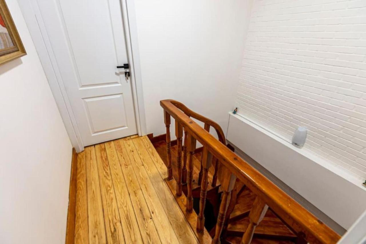 Historical 4-br Steps From Besiktas Stadium & Bosphorus Views - Prime Nisantasi Location! Apartament Istanbul