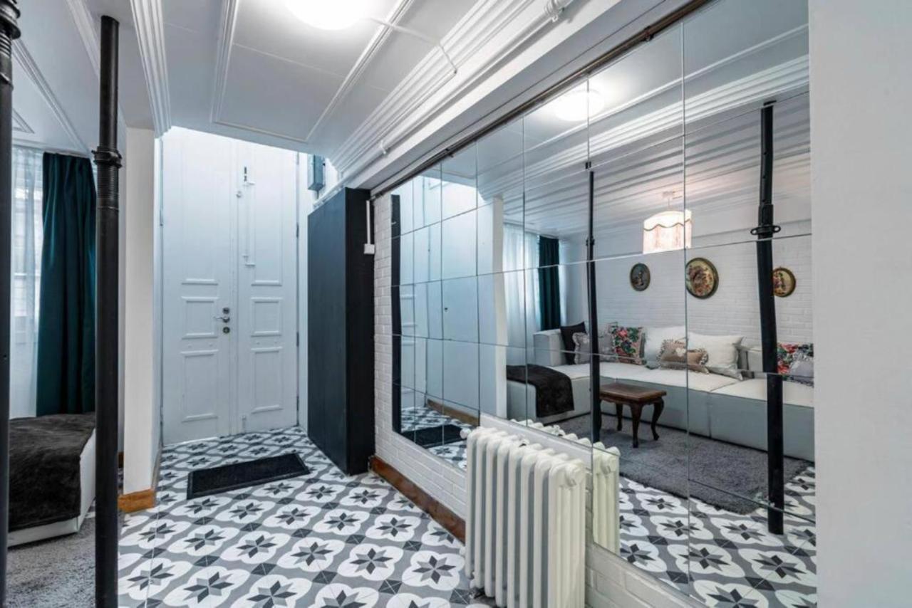 Apartament Historical 4-br Steps From Besiktas Stadium & Bosphorus Views - Prime Nisantasi Location! Istanbul
