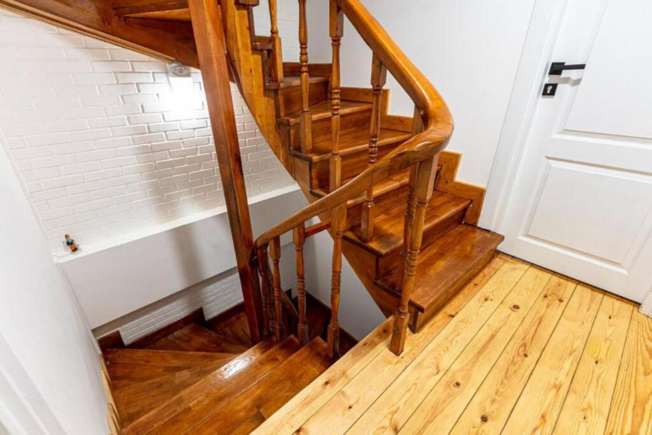 Apartament Historical 4-br Steps From Besiktas Stadium & Bosphorus Views - Prime Nisantasi Location! *